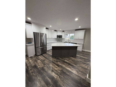This beautiful brick house has been fully remodeled and is ready - photo 6