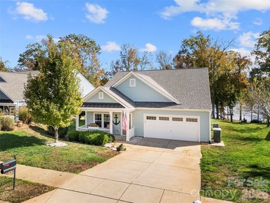 Are you looking for a waterfront home with serene lake and golf - photo 1