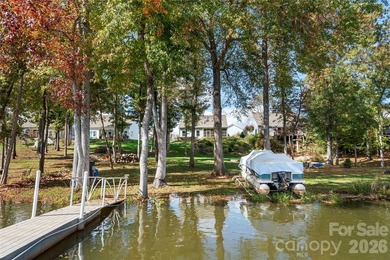 Are you looking for a waterfront home with serene lake and golf - photo 2