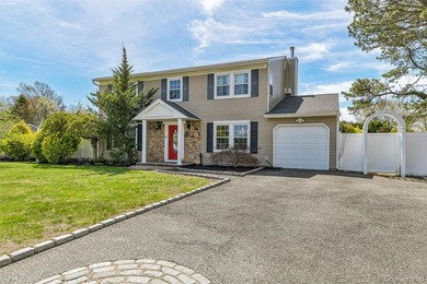 Spacious Colonial In East Patchogue Awaits! This 9-room Colonial - photo 2