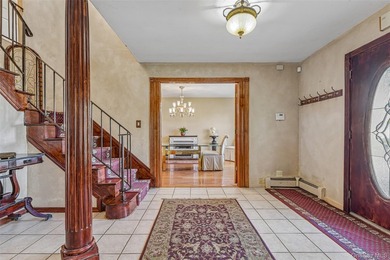 Spacious Colonial In East Patchogue Awaits! This 9-room Colonial - photo 6