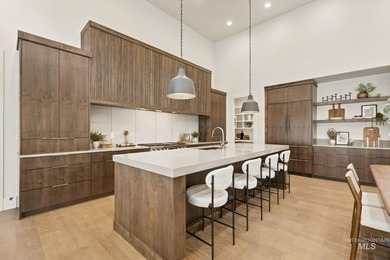 Nestled on a private, majestic wooded lot, this exquisite - photo 4