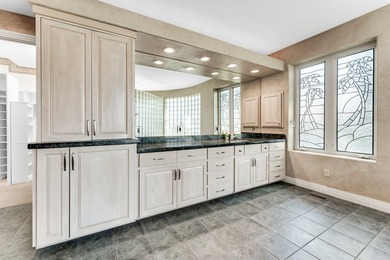 Welcome to luxury living in Springfield's most exclusive gated - photo 24