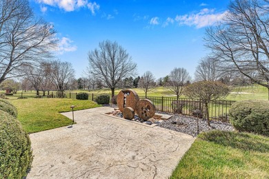 Welcome to luxury living in Springfield's most exclusive gated - photo 31