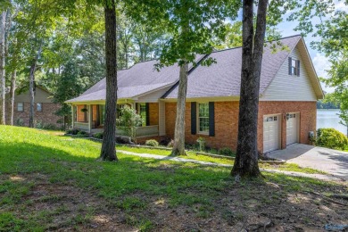 Neely Henry Lake Home For Sale in Glencoe Alabama