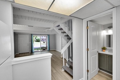 Gorgeous, move-in-ready, end-unit townhouse with 2 bedrooms, 1.5 - photo 11