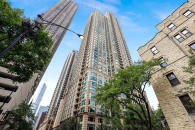 Experience refined & luxurious city living in this beautifully - photo 1