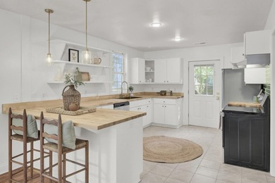 Welcome to 4758 Aster Drive- a beautifully renovated two-bedroom - photo 15