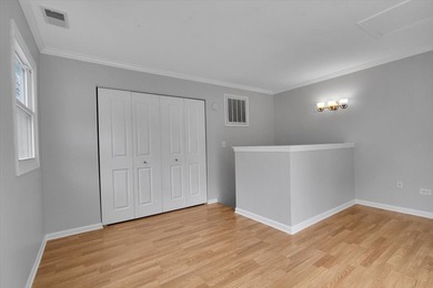 Gorgeous, move-in-ready, end-unit townhouse with 2 bedrooms, 1.5 - photo 15