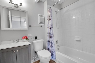 Gorgeous, move-in-ready, end-unit townhouse with 2 bedrooms, 1.5 - photo 17