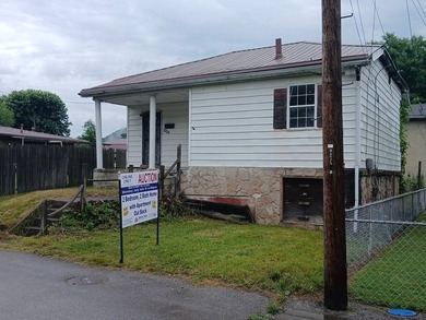 Disregard listing price. Property will be sold at auction. This - photo 1