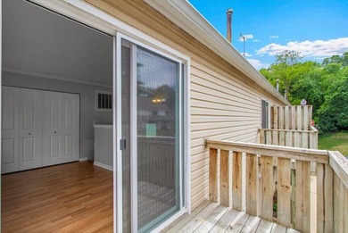 Gorgeous, move-in-ready, end-unit townhouse with 2 bedrooms, 1.5 - photo 22