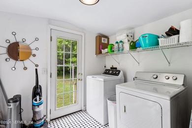 One-of-a-kind home! This 2 bed, 1 bathroom cottage includes a - photo 22