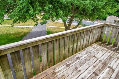Gorgeous, move-in-ready, end-unit townhouse with 2 bedrooms, 1.5 - photo 24