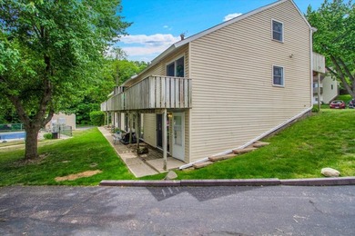 Gorgeous, move-in-ready, end-unit townhouse with 2 bedrooms, 1.5 - photo 26