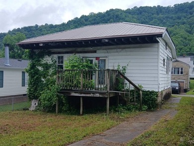 Disregard listing price. Property will be sold at auction. This - photo 6