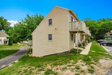 Gorgeous, move-in-ready, end-unit townhouse with 2 bedrooms, 1.5 - photo 27