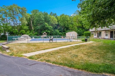 Gorgeous, move-in-ready, end-unit townhouse with 2 bedrooms, 1.5 - photo 28