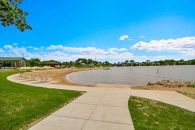 Gorgeous, move-in-ready, end-unit townhouse with 2 bedrooms, 1.5 - photo 32