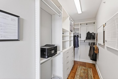 Don't miss this rare and stunning two-level corner penthouse - photo 32