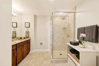 Don't miss this rare and stunning two-level corner penthouse - photo 33