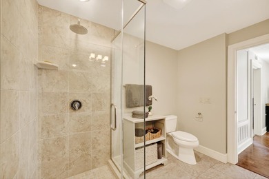 Don't miss this rare and stunning two-level corner penthouse - photo 34
