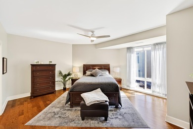 Don't miss this rare and stunning two-level corner penthouse - photo 35