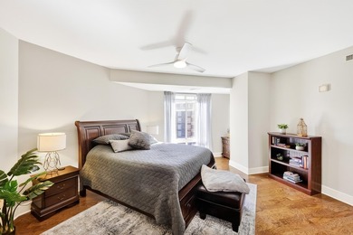 Don't miss this rare and stunning two-level corner penthouse - photo 36