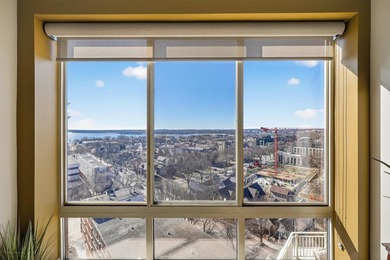 Don't miss this rare and stunning two-level corner penthouse - photo 40