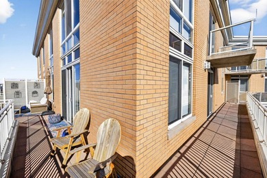 Don't miss this rare and stunning two-level corner penthouse - photo 42
