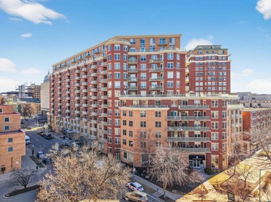 Don't miss this rare and stunning two-level corner penthouse - photo 47