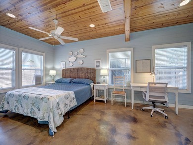 Attractive four bedrooms, 3.5 baths, free standing condo located - photo 12