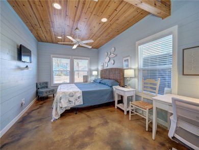Attractive four bedrooms, 3.5 baths, free standing condo located - photo 13
