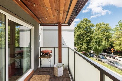 Beautifully renovated 1-bedroom home offers an exceptionally - photo 17