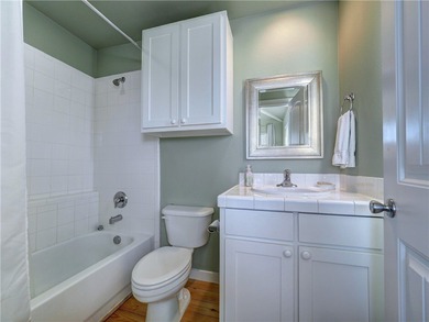 Attractive four bedrooms, 3.5 baths, free standing condo located - photo 18