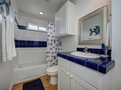 Attractive four bedrooms, 3.5 baths, free standing condo located - photo 20
