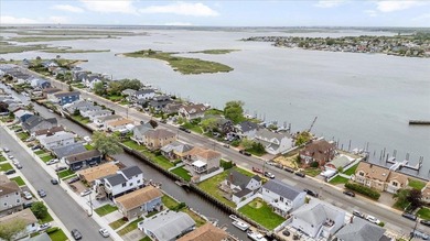 Attention All Boaters! BEST PRICED WATERFRONT IN FREEPORT LONG - photo 3