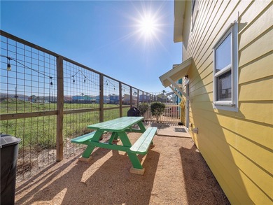 Attractive four bedrooms, 3.5 baths, free standing condo located - photo 24