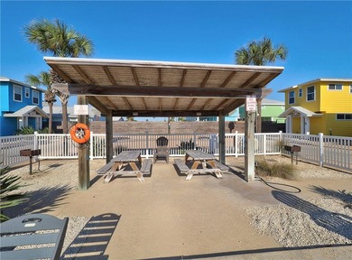 Attractive four bedrooms, 3.5 baths, free standing condo located - photo 26