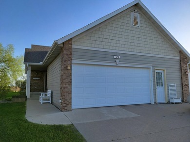 Gorgeous townhome with covered front porch and new deck (2025) - photo 3