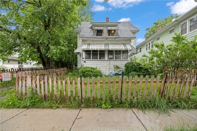 Move right into this 3 bedroom and 2bath home in the City of - photo 2