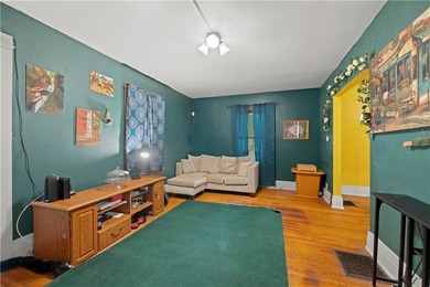 Move right into this 3 bedroom and 2bath home in the City of - photo 5