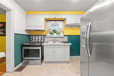 Move right into this 3 bedroom and 2bath home in the City of - photo 7