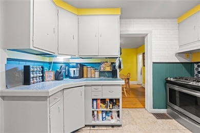 Move right into this 3 bedroom and 2bath home in the City of - photo 8