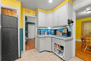 Move right into this 3 bedroom and 2bath home in the City of - photo 9