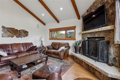 Premier location in Fox Valley at Three Peaks. This exceptional - photo 11