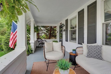 Welcome to 56 Oakland Drive, just a short stroll to the heart of - photo 2