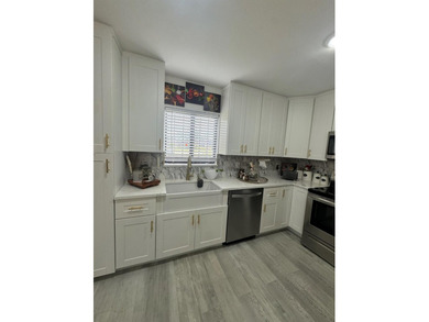 Completely Remodeled, beautiful and well-maintained 3-bedroom, 2 - photo 13