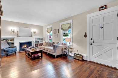 Welcome to 56 Oakland Drive, just a short stroll to the heart of - photo 4