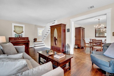 Welcome to 56 Oakland Drive, just a short stroll to the heart of - photo 5